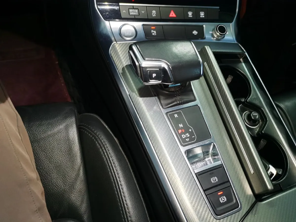 2019 Audi A6L 2.0T 190HP L4 7DCT,autocango,china used car exporter,china ev exporter,chinese used car exporter,chinese used ev exporter