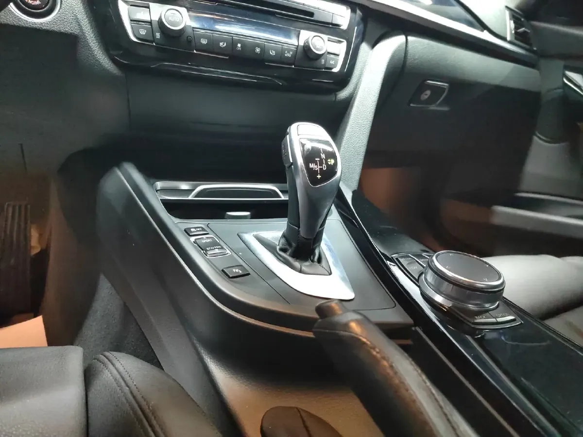 2018 BMW 3 Series 2.0T 184HP L4 8AT,autocango,china used car exporter,china ev exporter,chinese used car exporter,chinese used ev exporter