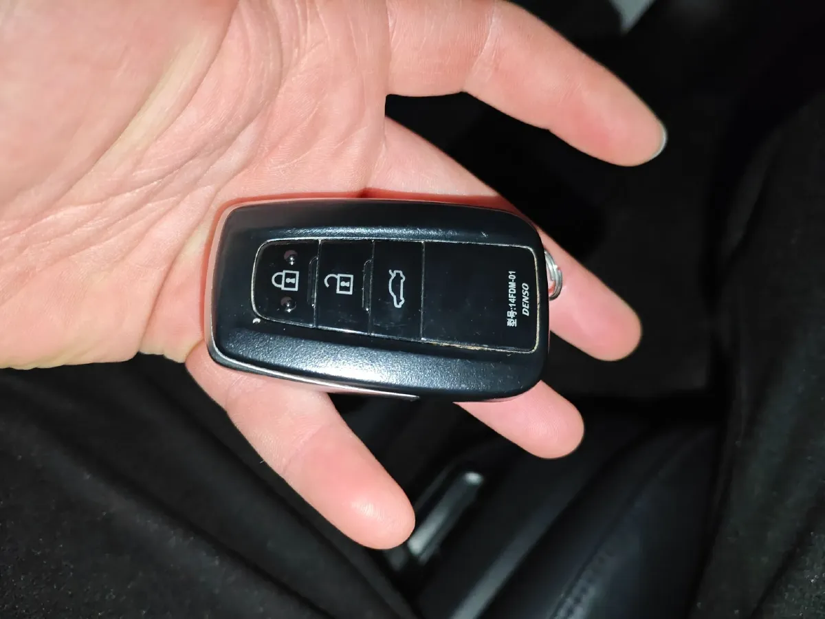 2022 Toyota Avalon 2.5L 209HP L4 8AT,autocango,china used car exporter,china ev exporter,chinese used car exporter,chinese used ev exporter