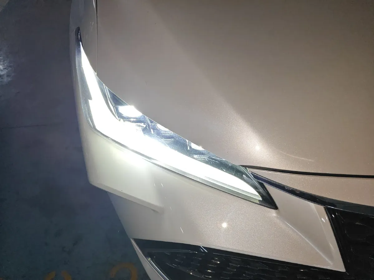 2022 Toyota Avalon 2.5L 209HP L4 8AT,autocango,china used car exporter,china ev exporter,chinese used car exporter,chinese used ev exporter