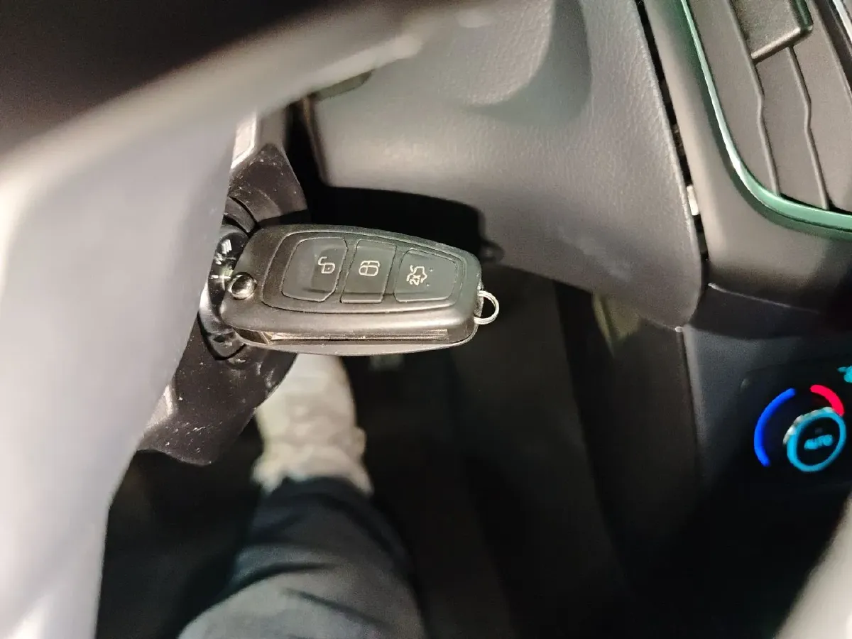 2017 Ford Focus 1.6L 125HP L4 6DCT,autocango,china used car exporter,china ev exporter,chinese used car exporter,chinese used ev exporter