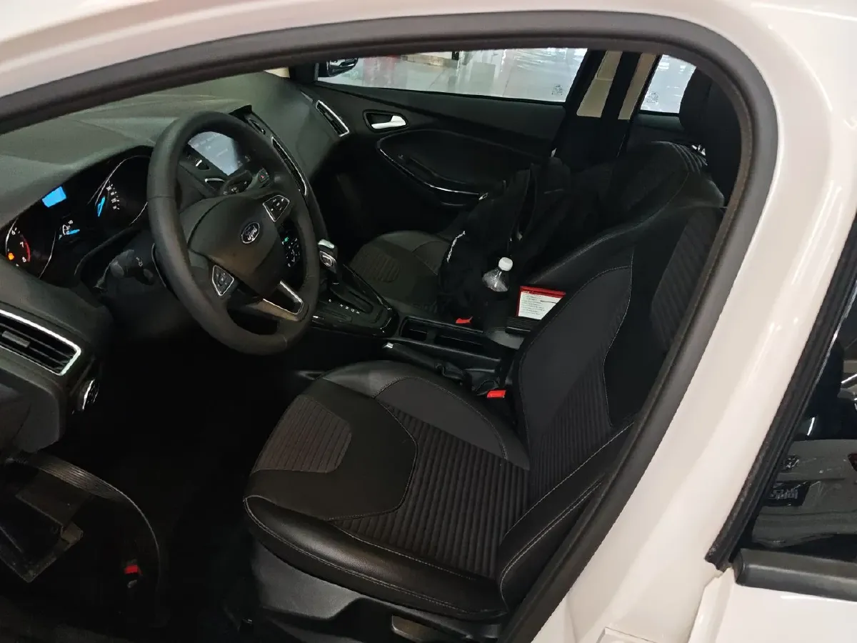 2017 Ford Focus 1.6L 125HP L4 6DCT,autocango,china used car exporter,china ev exporter,chinese used car exporter,chinese used ev exporter