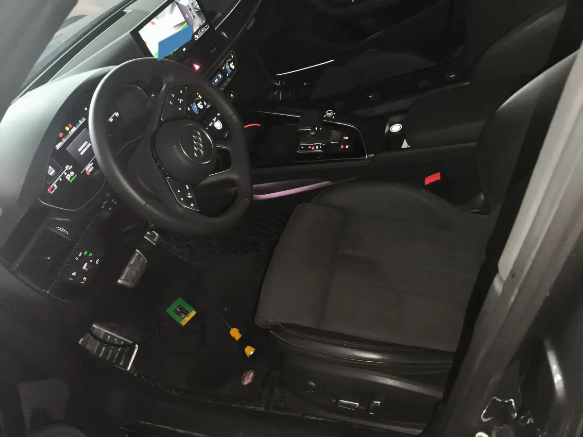 2024 Audi A4L 2.0T 245HP L4 7DCT,autocango,china used car exporter,china ev exporter,chinese used car exporter,chinese used ev exporter