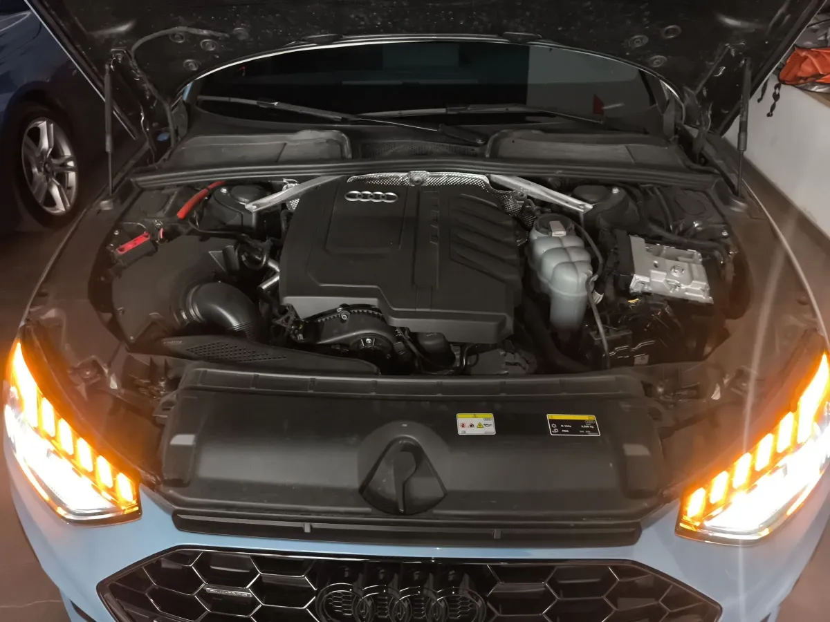 2024 Audi A4L 2.0T 245HP L4 7DCT,autocango,china used car exporter,china ev exporter,chinese used car exporter,chinese used ev exporter