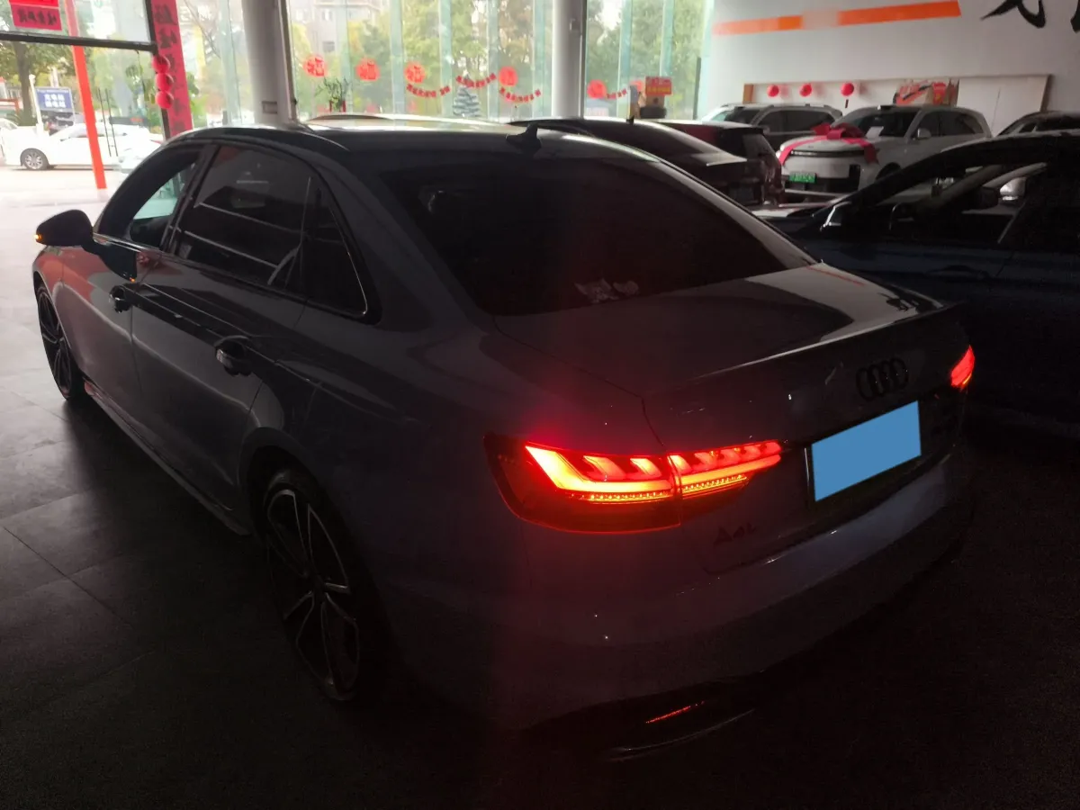 2024 Audi A4L 2.0T 245HP L4 7DCT,autocango,china used car exporter,china ev exporter,chinese used car exporter,chinese used ev exporter