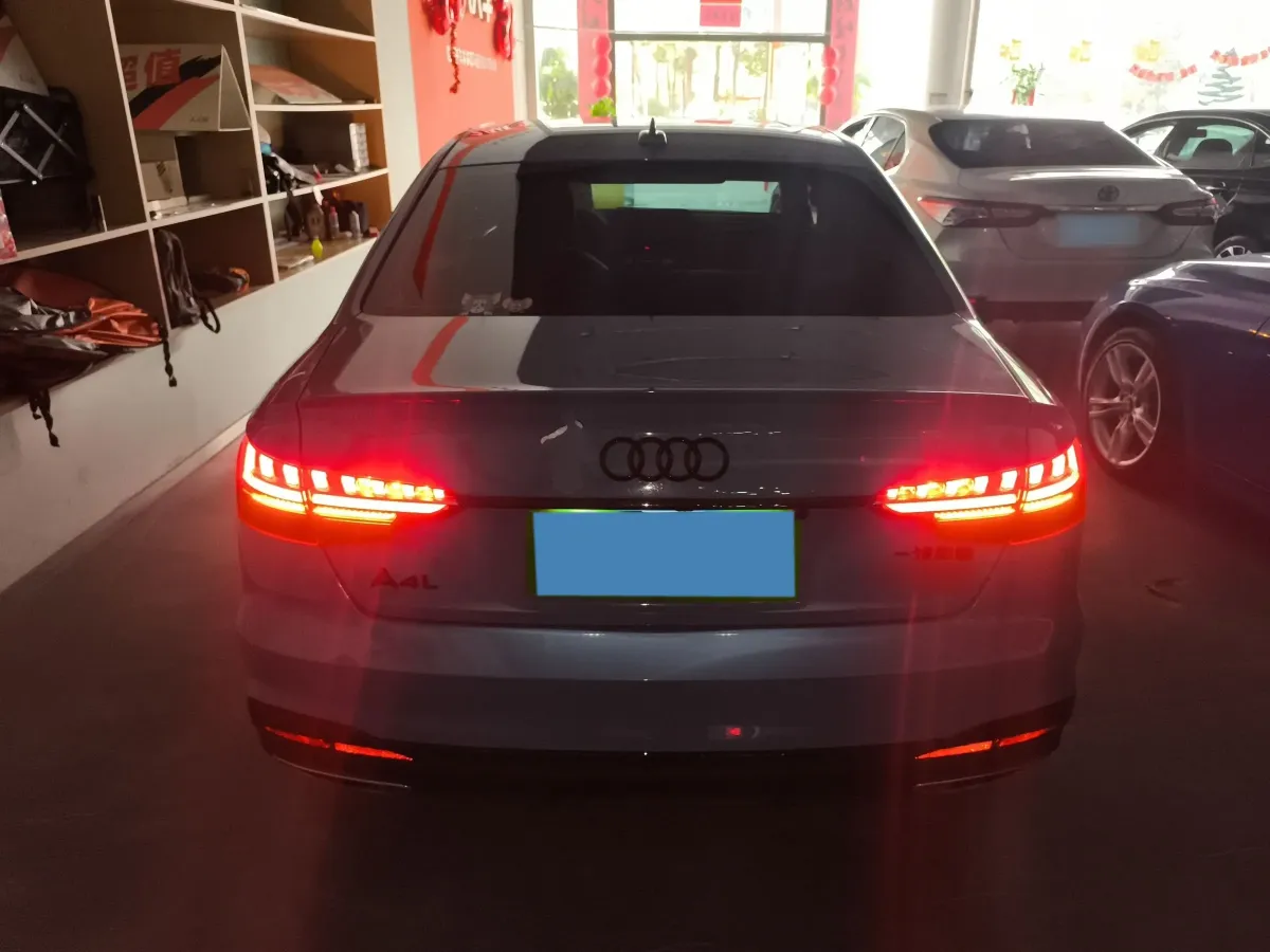 2024 Audi A4L 2.0T 245HP L4 7DCT,autocango,china used car exporter,china ev exporter,chinese used car exporter,chinese used ev exporter