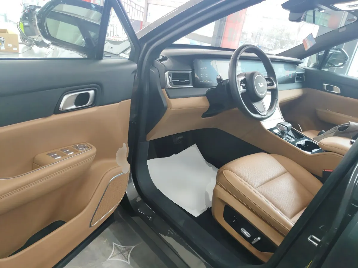 2021 Li ONE Range Extended 131HP REEV 40.5KWH,autocango,china used car exporter,china ev exporter,chinese used car exporter,chinese used ev exporter