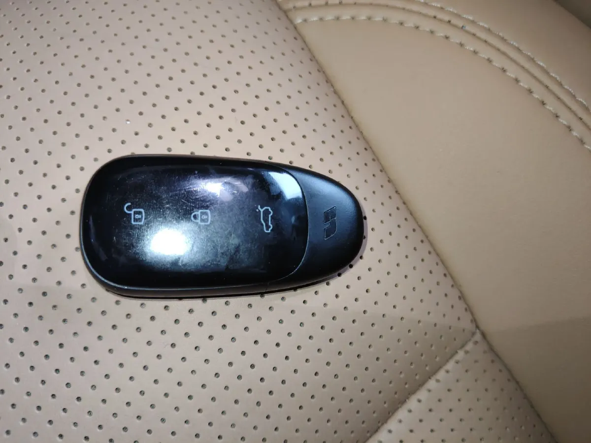 2021 Li ONE Range Extended 131HP REEV 40.5KWH,autocango,china used car exporter,china ev exporter,chinese used car exporter,chinese used ev exporter