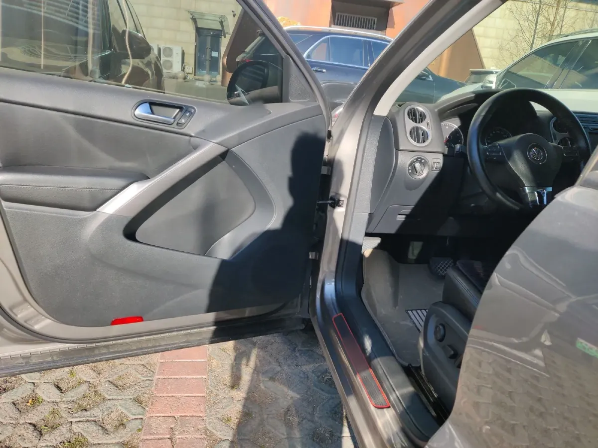 2010 Volkswagen Tiguan 1.8T 160HP L4 6AT,autocango,china used car exporter,china ev exporter,chinese used car exporter,chinese used ev exporter