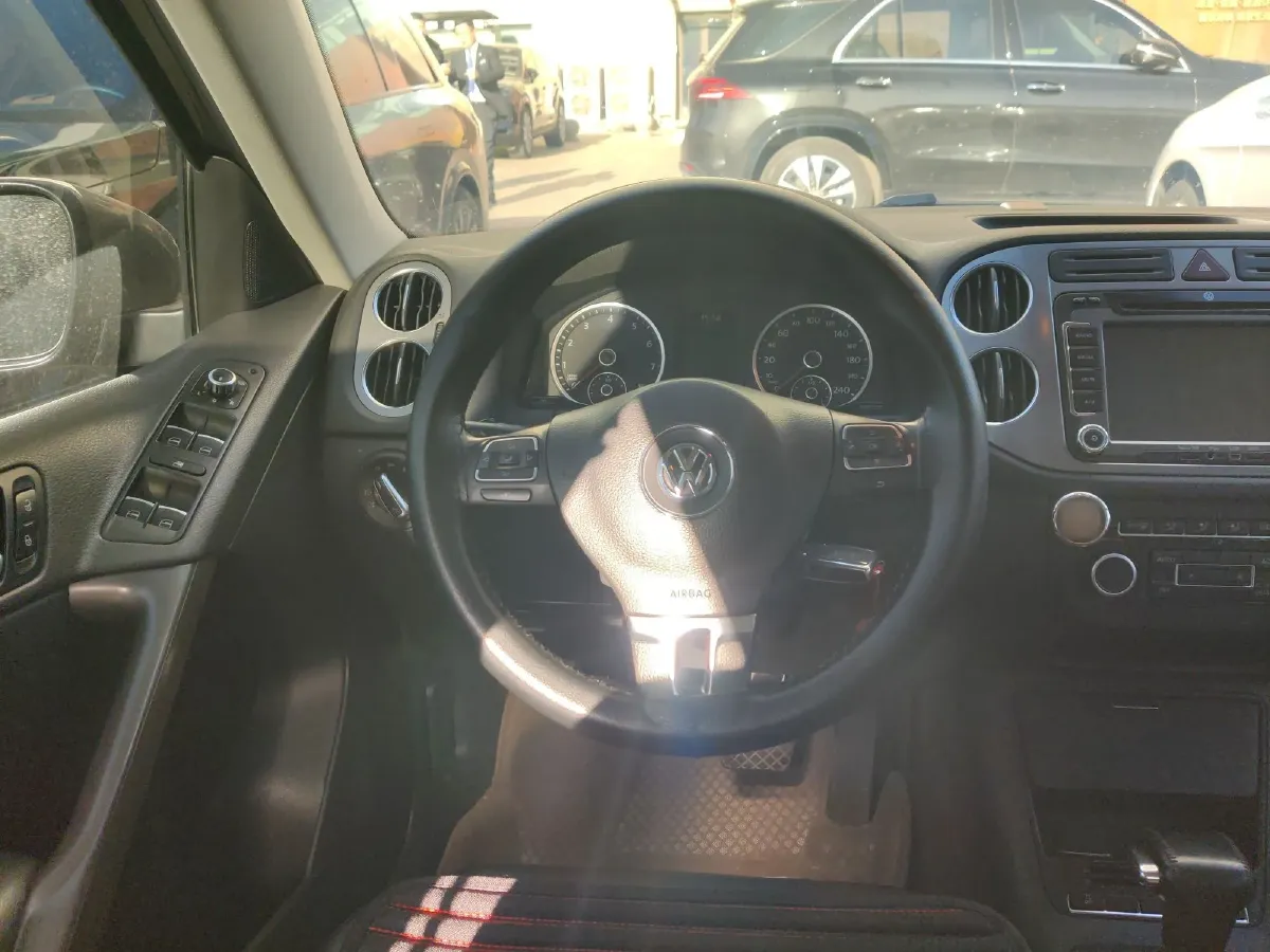 2010 Volkswagen Tiguan 1.8T 160HP L4 6AT,autocango,china used car exporter,china ev exporter,chinese used car exporter,chinese used ev exporter