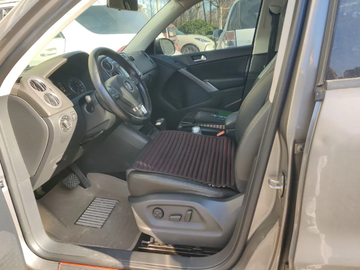2010 Volkswagen Tiguan 1.8T 160HP L4 6AT,autocango,china used car exporter,china ev exporter,chinese used car exporter,chinese used ev exporter