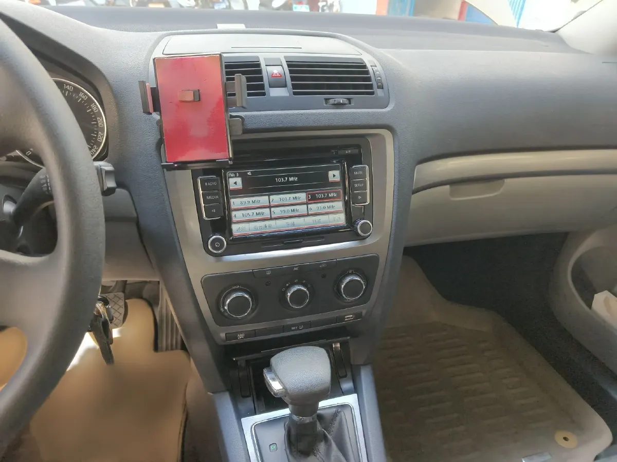 2012 Skoda Octavia 1.6L 105HP L4 6AT,autocango,china used car exporter,china ev exporter,chinese used car exporter,chinese used ev exporter