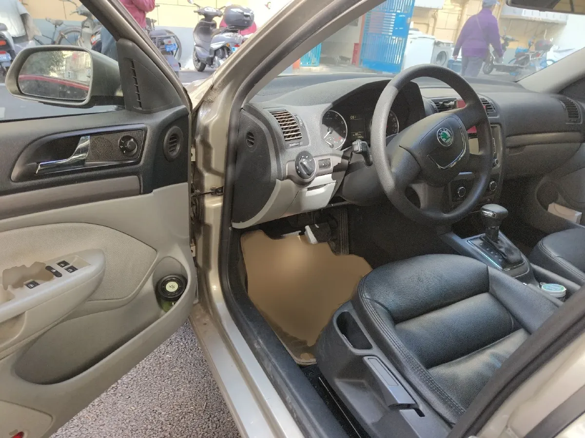 2012 Skoda Octavia 1.6L 105HP L4 6AT,autocango,china used car exporter,china ev exporter,chinese used car exporter,chinese used ev exporter