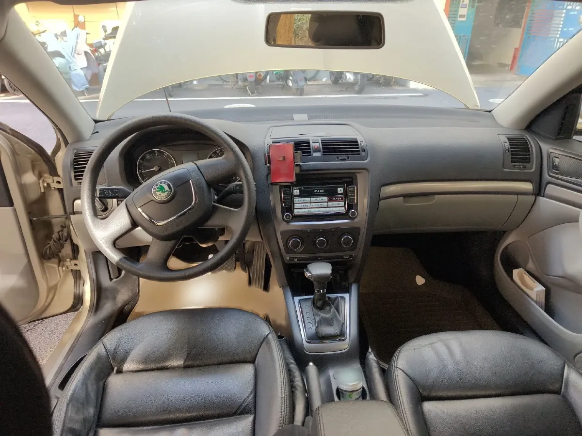 2012 Skoda Octavia 1.6L 105HP L4 6AT,autocango,china used car exporter,china ev exporter,chinese used car exporter,chinese used ev exporter