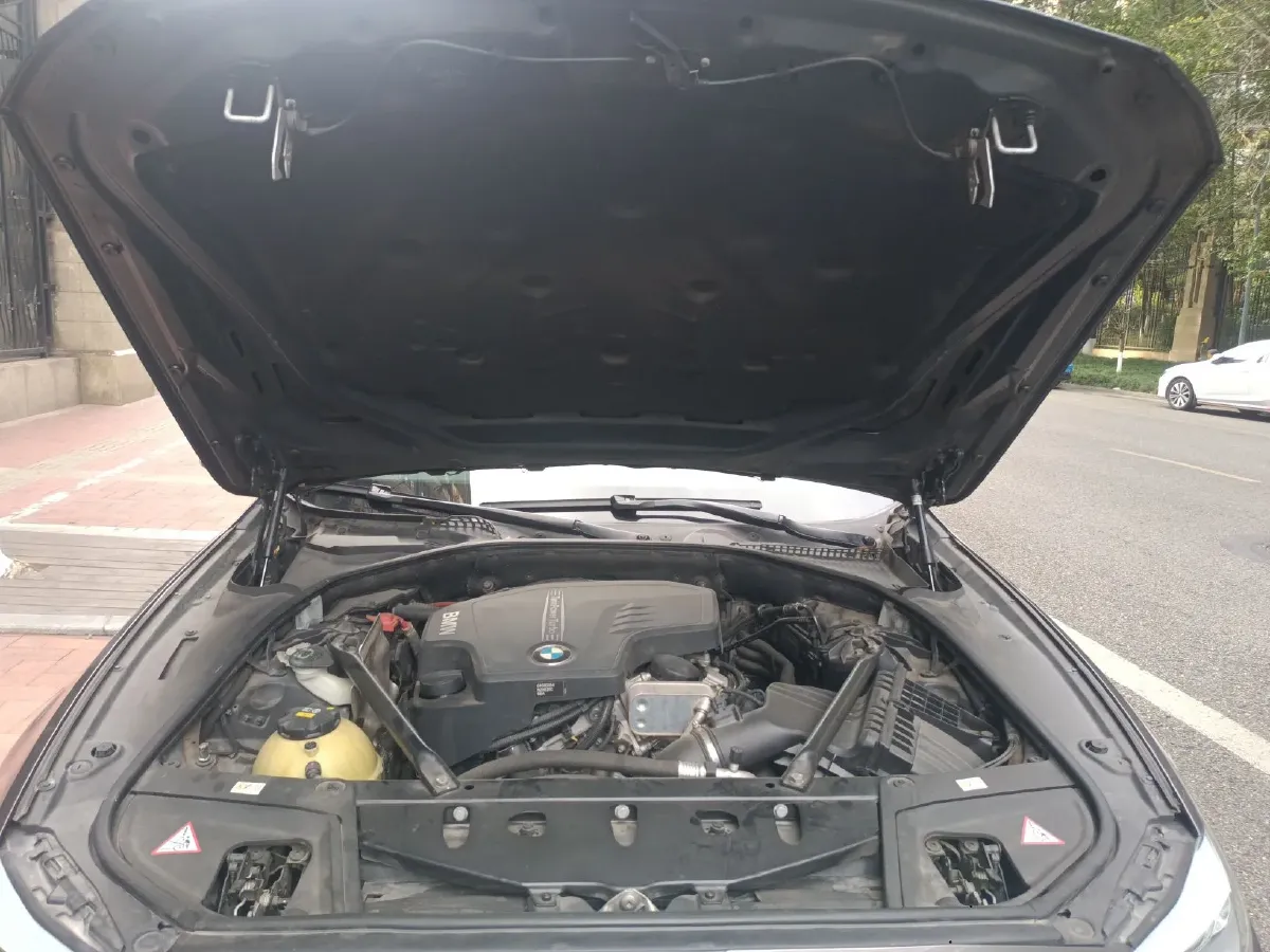 2013 BMW 5 Series 2.0T 218HP L4 8AT,autocango,china used car exporter,china ev exporter,chinese used car exporter,chinese used ev exporter