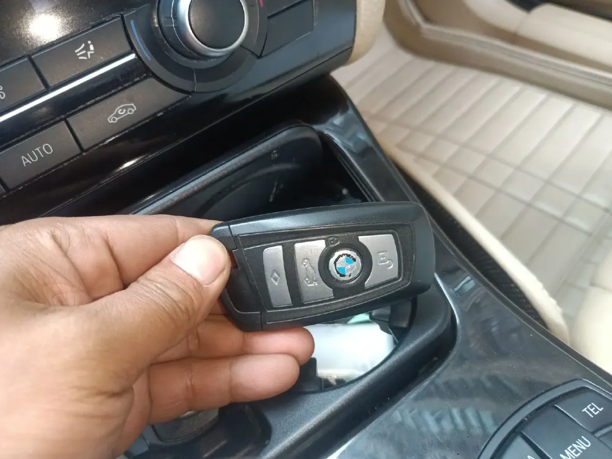 2013 BMW 5 Series 2.0T 218HP L4 8AT,autocango,china used car exporter,china ev exporter,chinese used car exporter,chinese used ev exporter