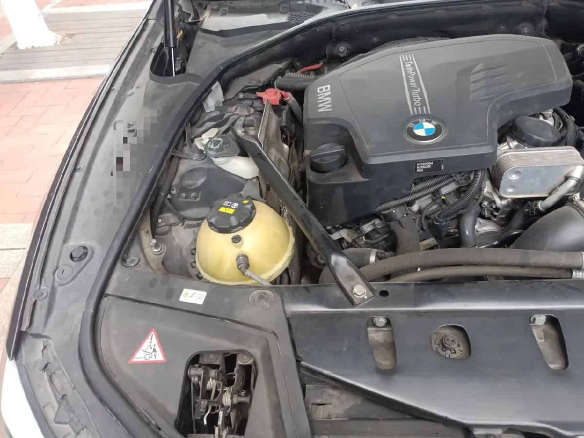 2013 BMW 5 Series 2.0T 218HP L4 8AT,autocango,china used car exporter,china ev exporter,chinese used car exporter,chinese used ev exporter