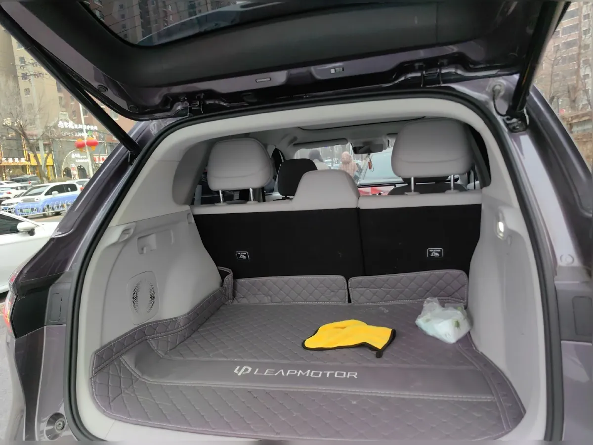 2025 Leapmotor B10 BEV 56.2KWH,autocango,china used car exporter,china ev exporter,chinese used car exporter,chinese used ev exporter