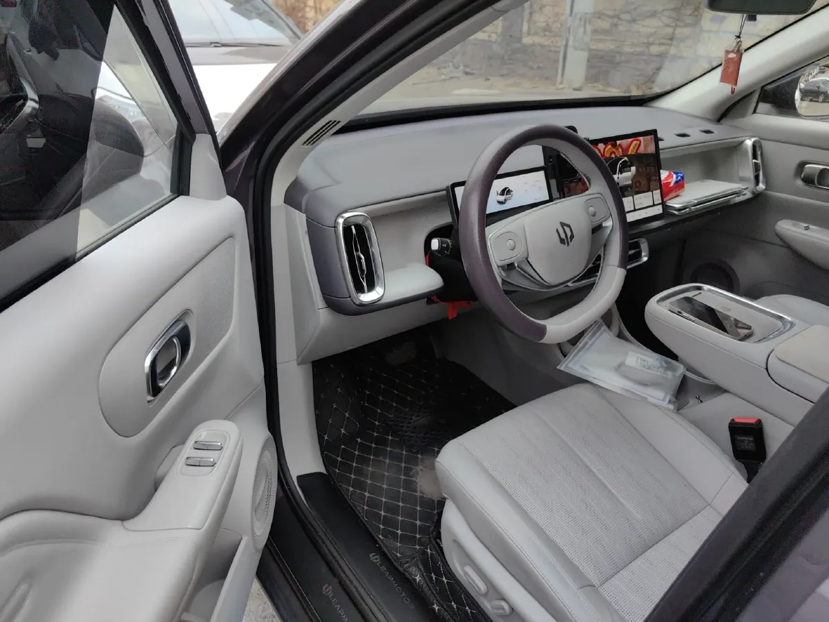 2025 Leapmotor B10 BEV 56.2KWH,autocango,china used car exporter,china ev exporter,chinese used car exporter,chinese used ev exporter