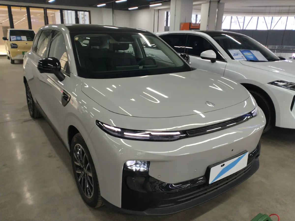 2025 Leapmotor B10 BEV 56.2KWH,autocango,china used car exporter,china ev exporter,chinese used car exporter,chinese used ev exporter