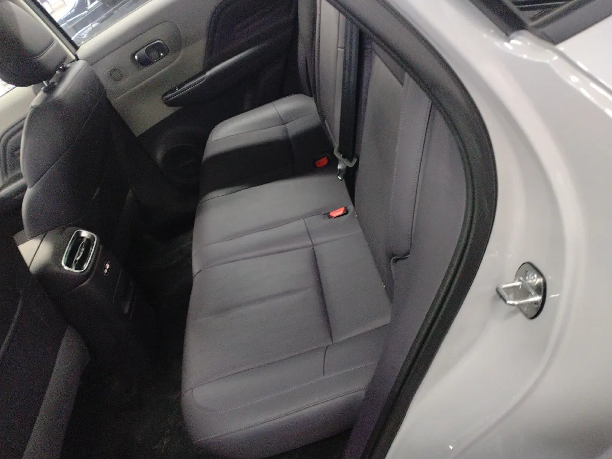 2025 Leapmotor B10 BEV 56.2KWH,autocango,china used car exporter,china ev exporter,chinese used car exporter,chinese used ev exporter