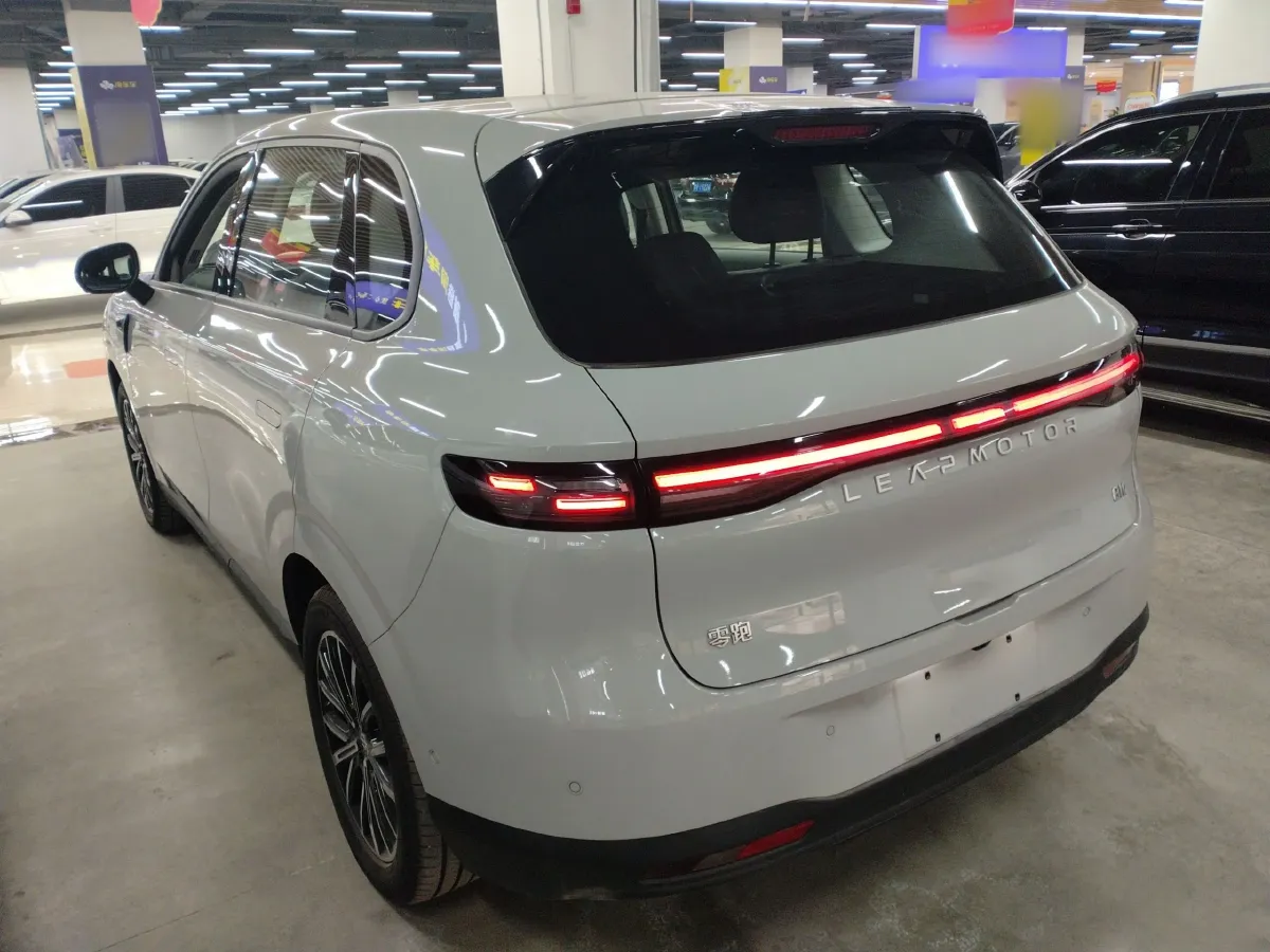 2025 Leapmotor B10 BEV 56.2KWH,autocango,china used car exporter,china ev exporter,chinese used car exporter,chinese used ev exporter