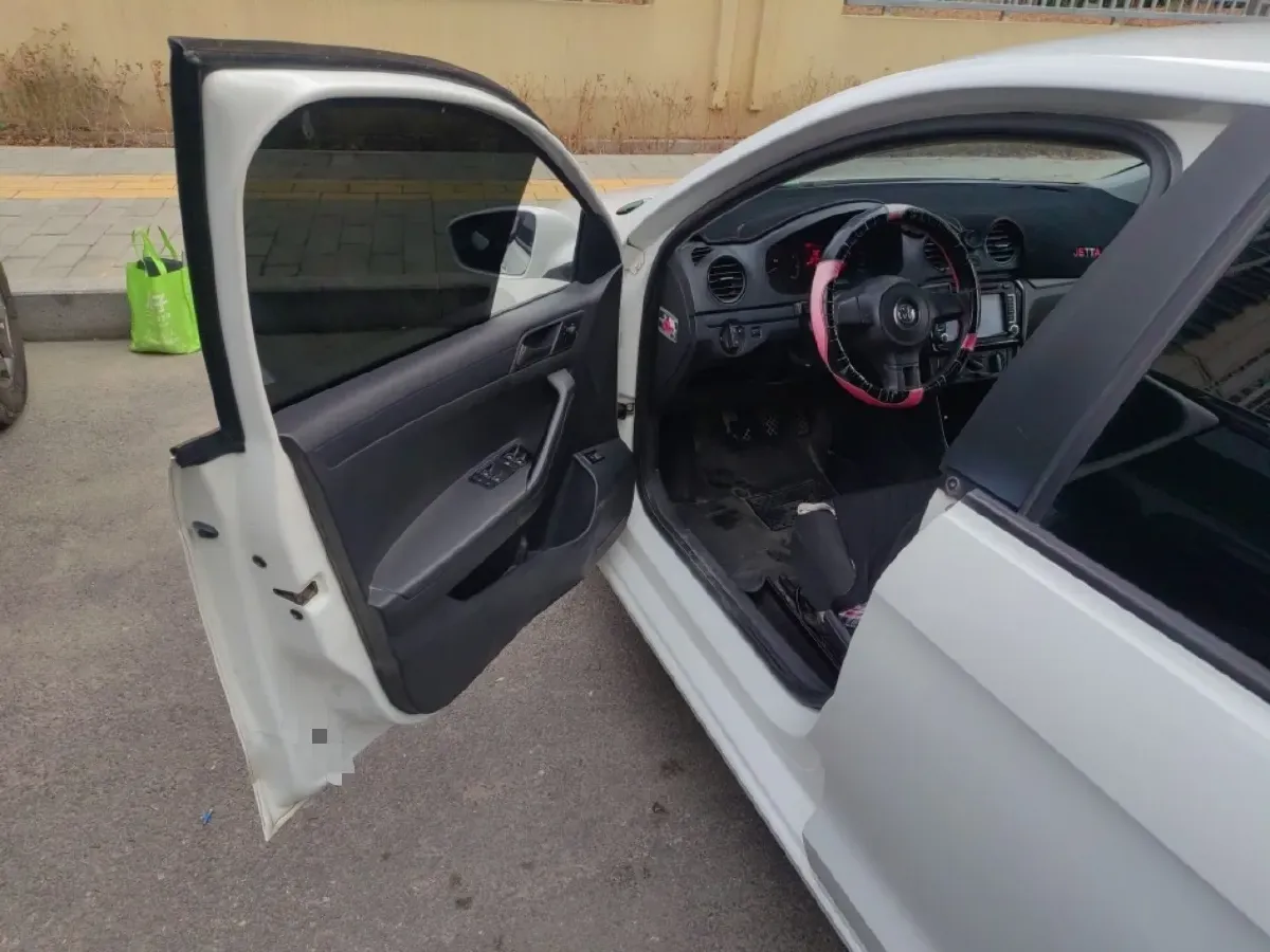 2015 Volkswagen Jetta 1.4L 90HP L4 5MT,autocango,china used car exporter,china ev exporter,chinese used car exporter,chinese used ev exporter