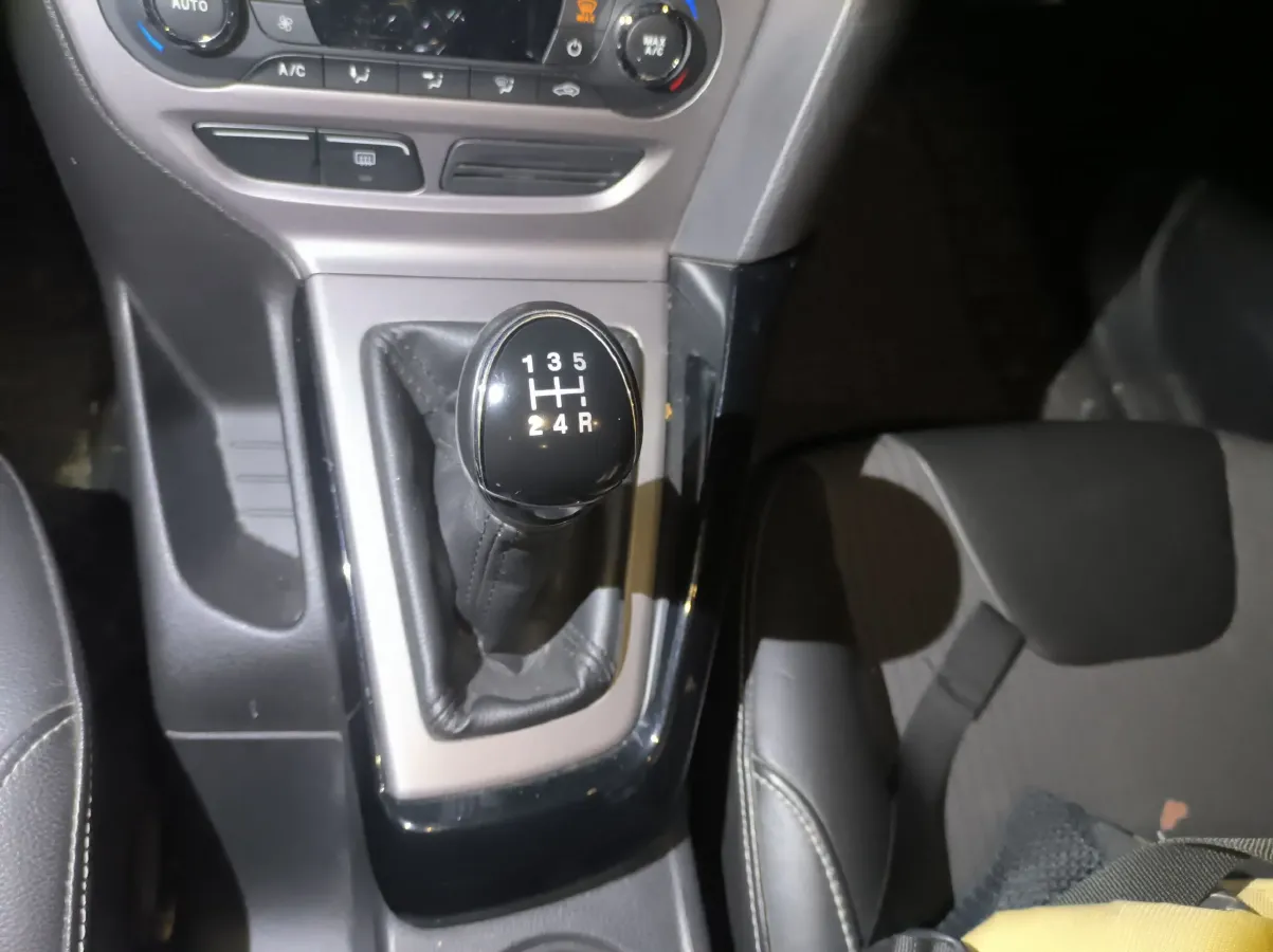 2012 Ford Focus 1.6L 125HP L4 5MT,autocango,china used car exporter,china ev exporter,chinese used car exporter,chinese used ev exporter