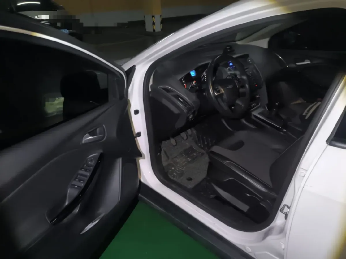 2012 Ford Focus 1.6L 125HP L4 5MT,autocango,china used car exporter,china ev exporter,chinese used car exporter,chinese used ev exporter