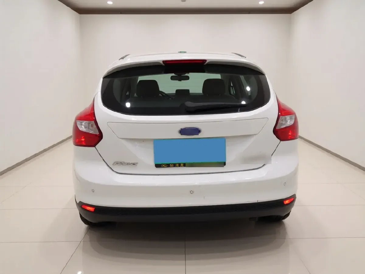 2012 Ford Focus 1.6L 125HP L4 5MT,autocango,china used car exporter,china ev exporter,chinese used car exporter,chinese used ev exporter