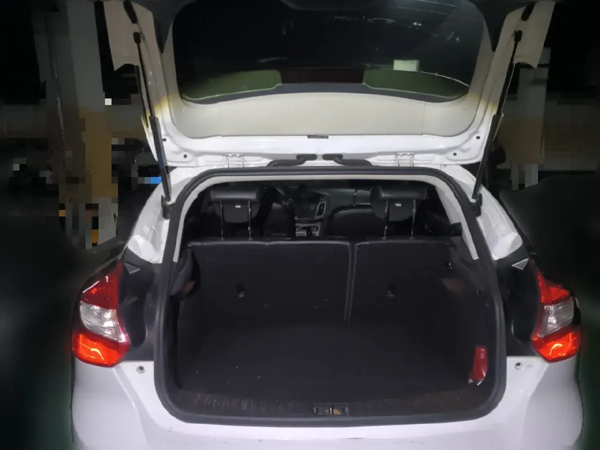 2012 Ford Focus 1.6L 125HP L4 5MT,autocango,china used car exporter,china ev exporter,chinese used car exporter,chinese used ev exporter