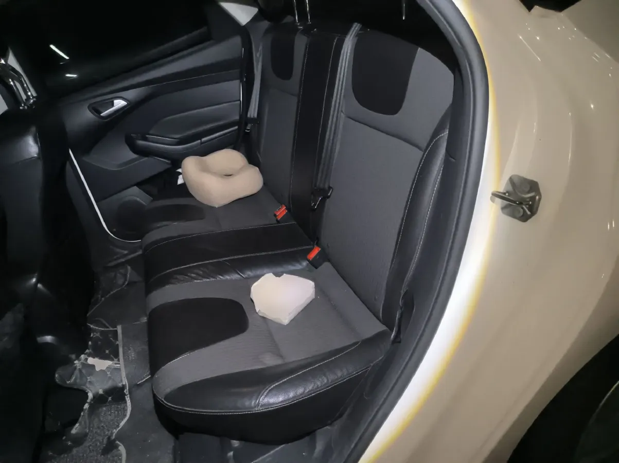 2012 Ford Focus 1.6L 125HP L4 5MT,autocango,china used car exporter,china ev exporter,chinese used car exporter,chinese used ev exporter