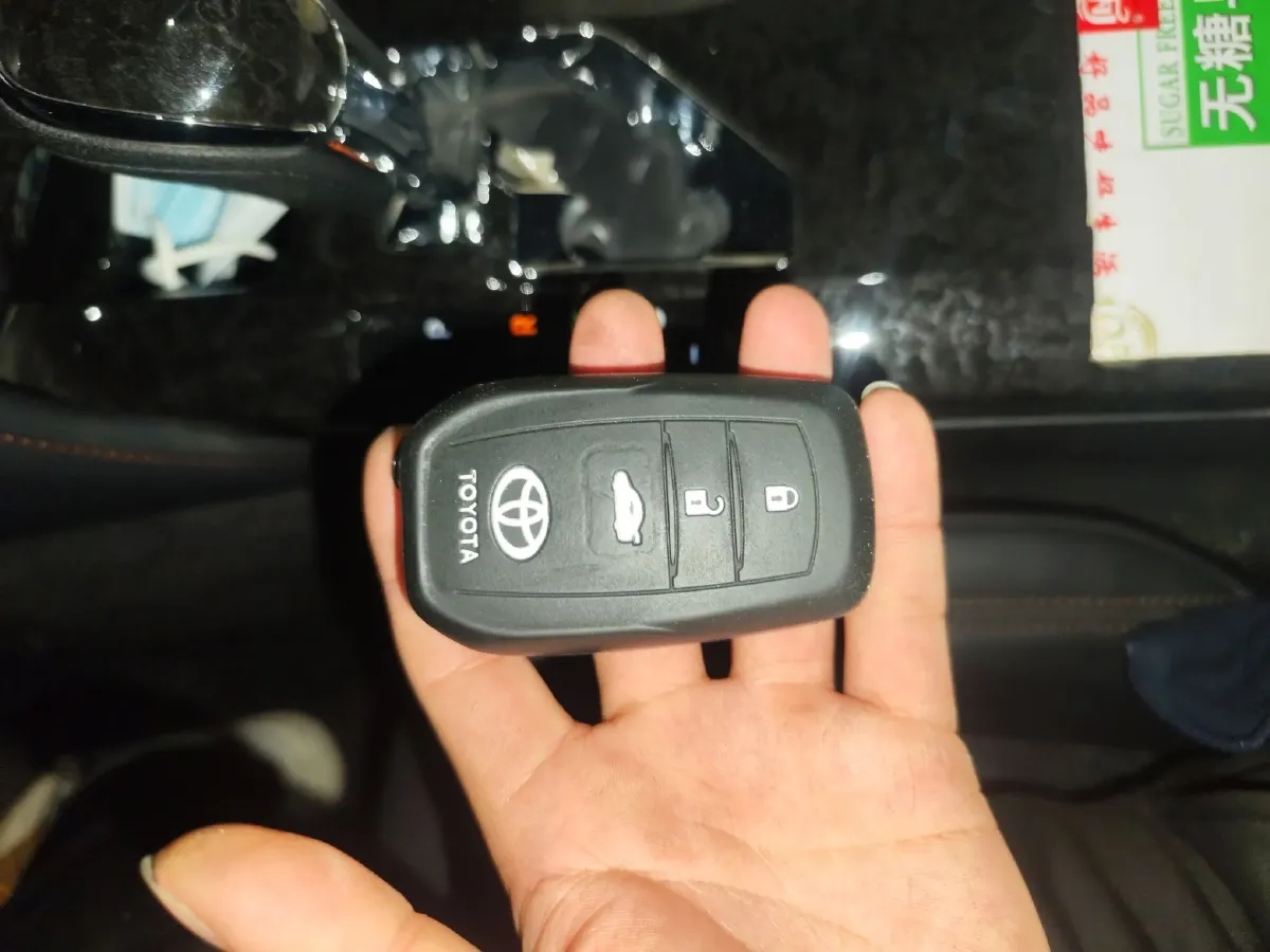 2018 Toyota Crown 2.0T 235HP L4 8AT,autocango,china used car exporter,china ev exporter,chinese used car exporter,chinese used ev exporter