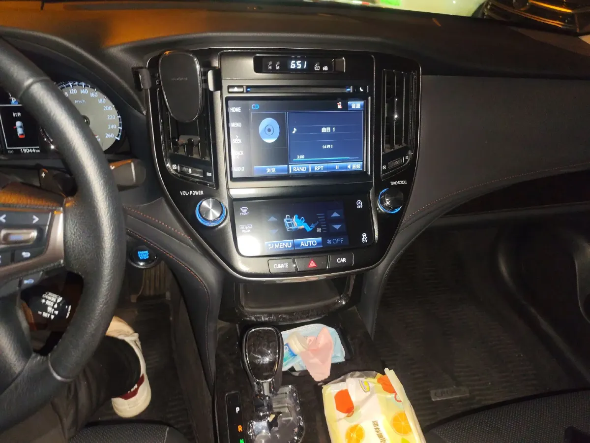 2018 Toyota Crown 2.0T 235HP L4 8AT,autocango,china used car exporter,china ev exporter,chinese used car exporter,chinese used ev exporter