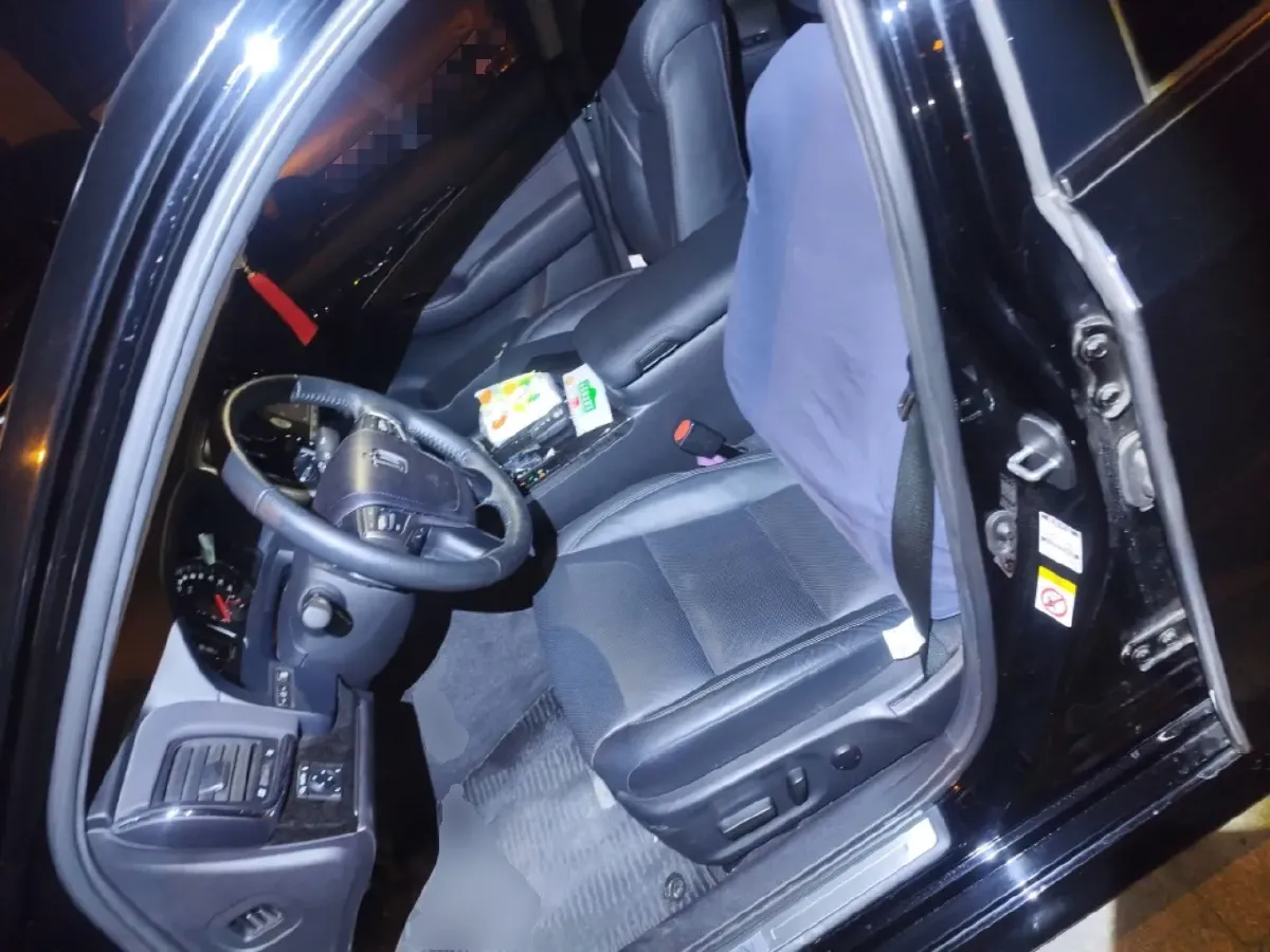 2018 Toyota Crown 2.0T 235HP L4 8AT,autocango,china used car exporter,china ev exporter,chinese used car exporter,chinese used ev exporter