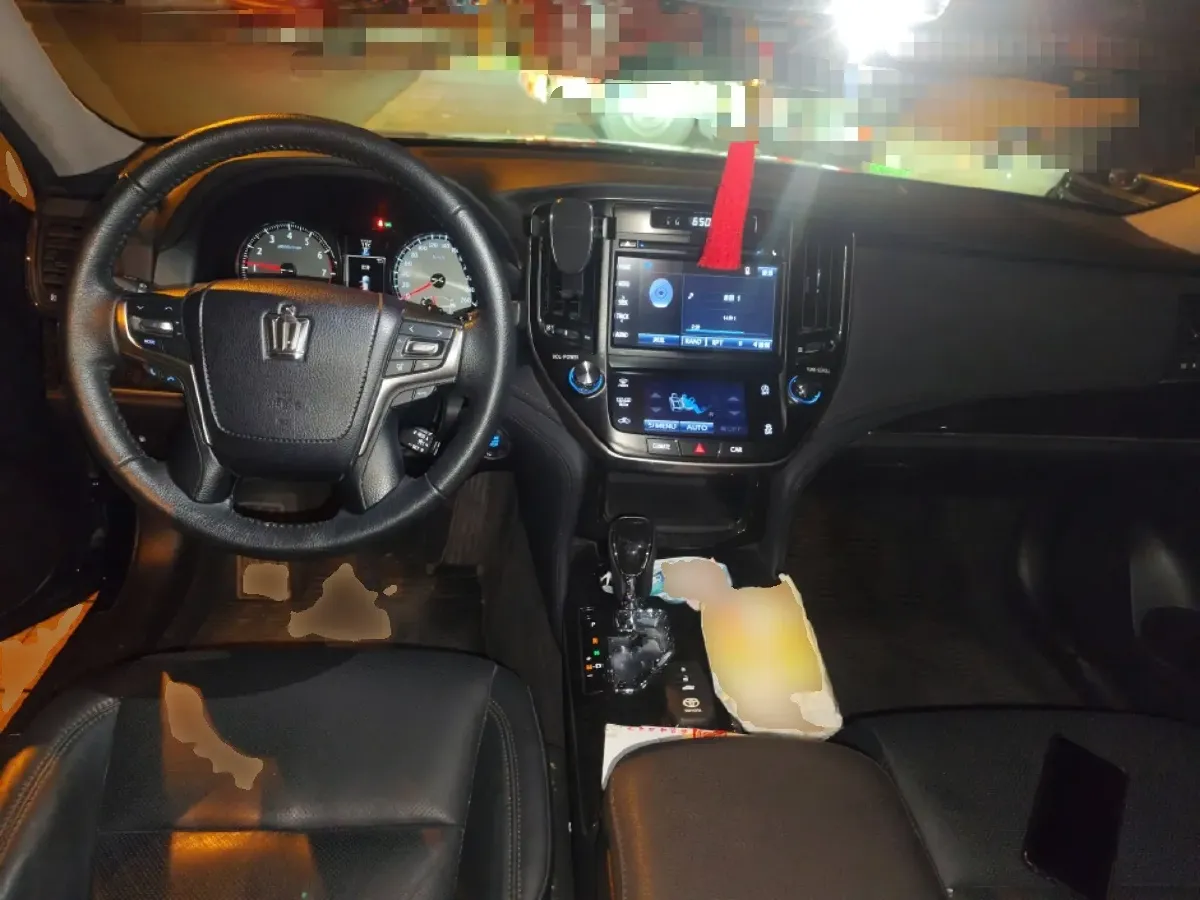 2018 Toyota Crown 2.0T 235HP L4 8AT,autocango,china used car exporter,china ev exporter,chinese used car exporter,chinese used ev exporter