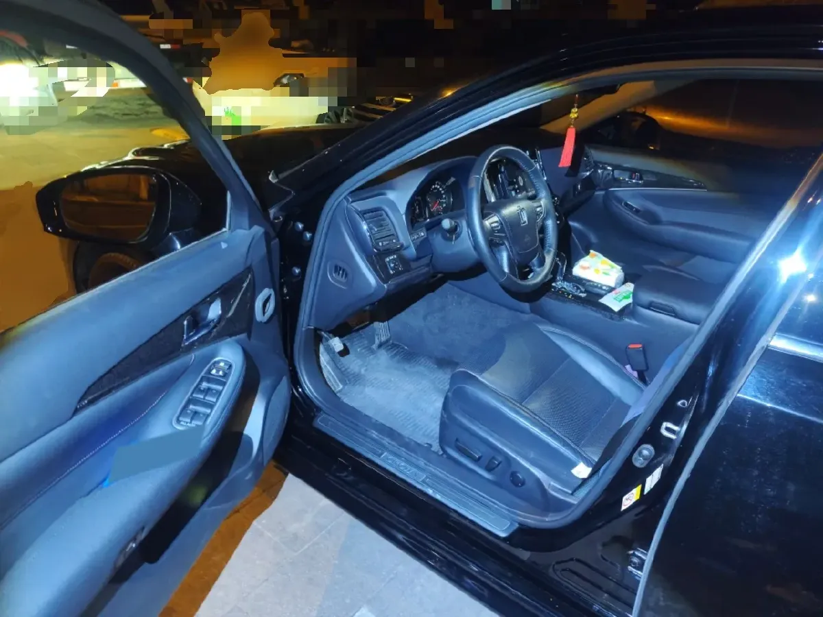 2018 Toyota Crown 2.0T 235HP L4 8AT,autocango,china used car exporter,china ev exporter,chinese used car exporter,chinese used ev exporter