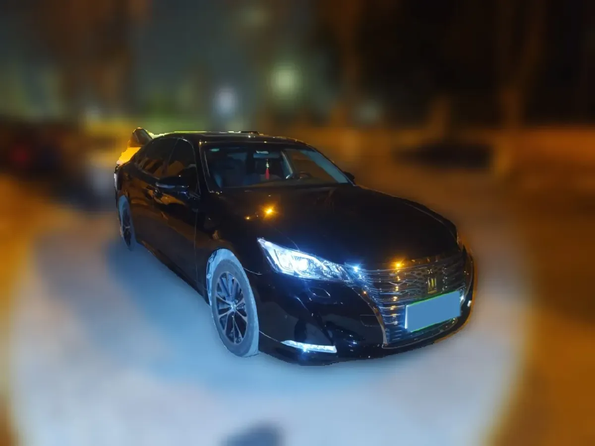 2018 Toyota Crown 2.0T 235HP L4 8AT,autocango,china used car exporter,china ev exporter,chinese used car exporter,chinese used ev exporter