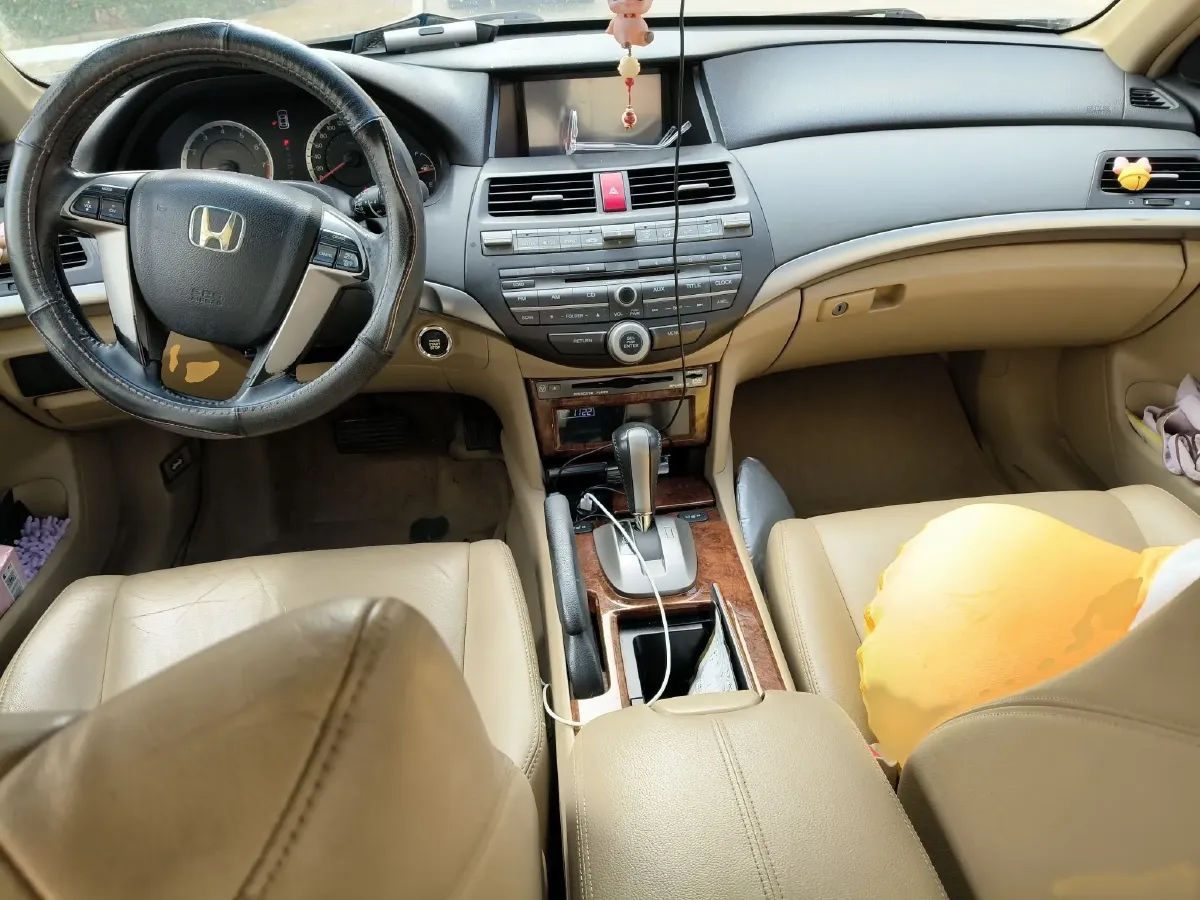 2011 Honda Accord 2.0L 156HP L4 5AT,autocango,china used car exporter,china ev exporter,chinese used car exporter,chinese used ev exporter