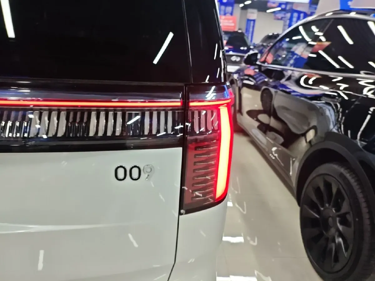 2022 Zeekr 009 BEV 116KWH,autocango,china used car exporter,china ev exporter,chinese used car exporter,chinese used ev exporter