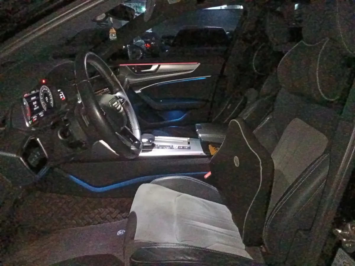 2021 Audi A6L 2.0T 224HP L4 7DCT,autocango,china used car exporter,china ev exporter,chinese used car exporter,chinese used ev exporter