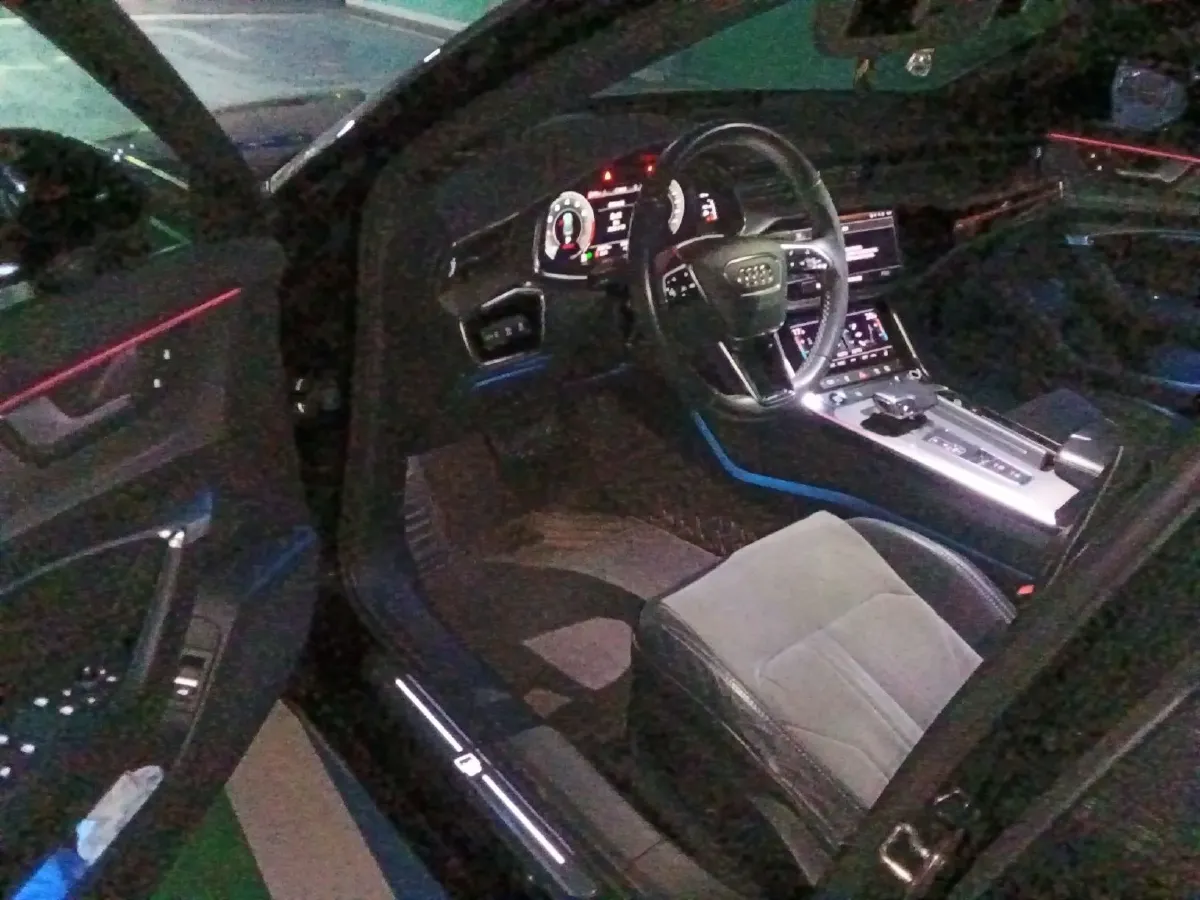 2021 Audi A6L 2.0T 224HP L4 7DCT,autocango,china used car exporter,china ev exporter,chinese used car exporter,chinese used ev exporter