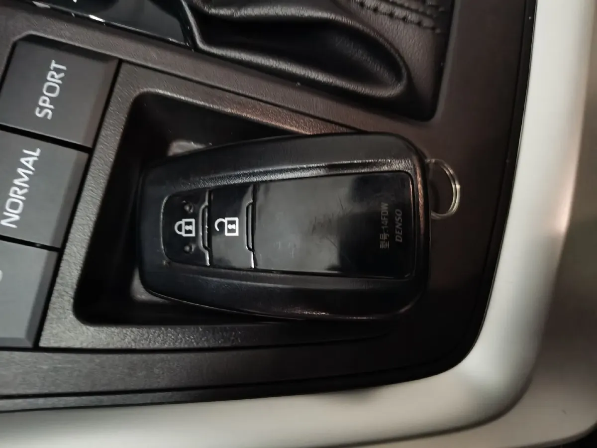 2023 Toyota RAV4 2.0L 171HP L4 CVT,autocango,china used car exporter,china ev exporter,chinese used car exporter,chinese used ev exporter