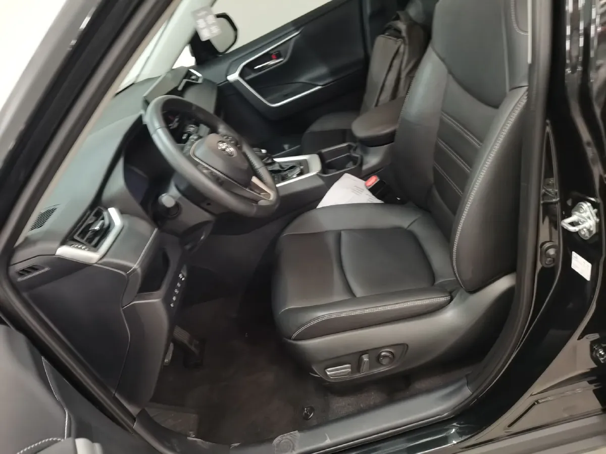 2023 Toyota RAV4 2.0L 171HP L4 CVT,autocango,china used car exporter,china ev exporter,chinese used car exporter,chinese used ev exporter