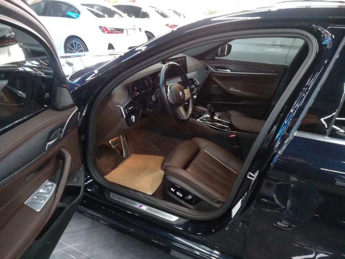 2023 BMW 5 Series 2.0T 245HP L4 8AT,autocango,china used car exporter,china ev exporter,chinese used car exporter,chinese used ev exporter