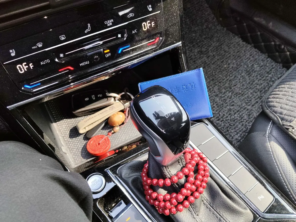 2024 Volkswagen Passat 2.0T 220HP L4 7DCT,autocango,china used car exporter,china ev exporter,chinese used car exporter,chinese used ev exporter