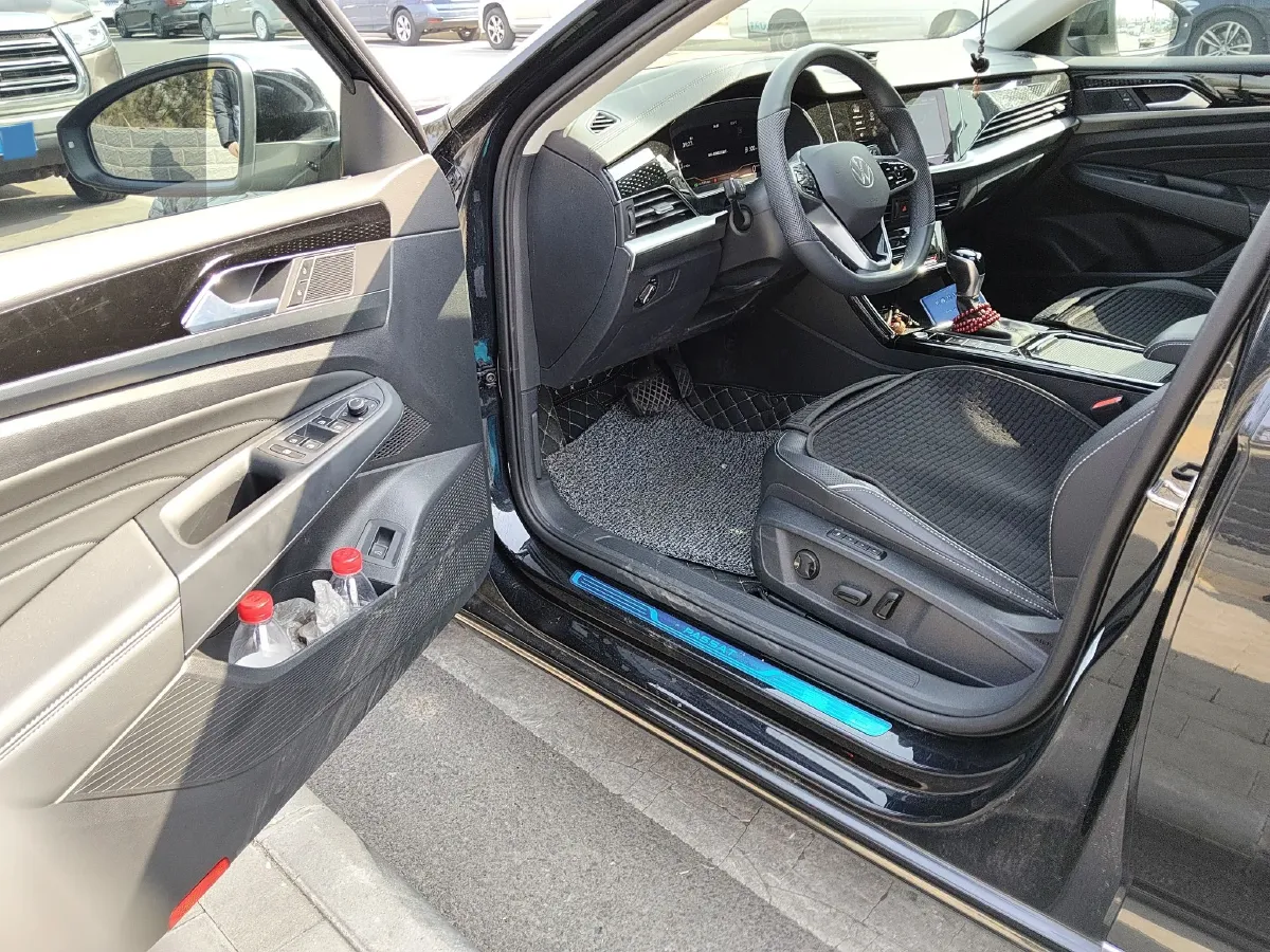 2024 Volkswagen Passat 2.0T 220HP L4 7DCT,autocango,china used car exporter,china ev exporter,chinese used car exporter,chinese used ev exporter