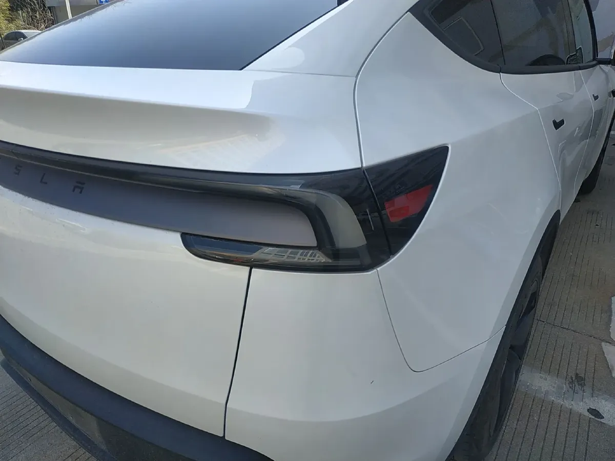 2025 Tesla Model Y BEV 62.5KWH,autocango,china used car exporter,china ev exporter,chinese used car exporter,chinese used ev exporter