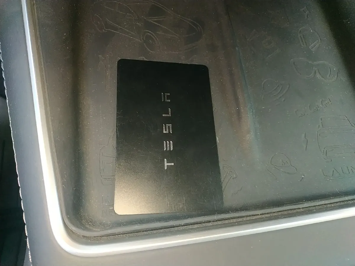 2025 Tesla Model Y BEV 62.5KWH,autocango,china used car exporter,china ev exporter,chinese used car exporter,chinese used ev exporter