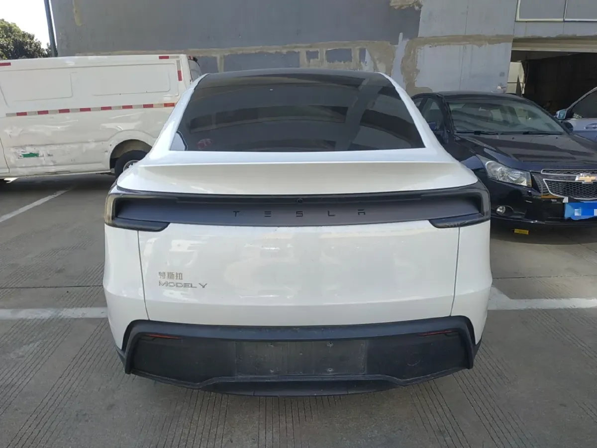 2025 Tesla Model Y BEV 62.5KWH,autocango,china used car exporter,china ev exporter,chinese used car exporter,chinese used ev exporter